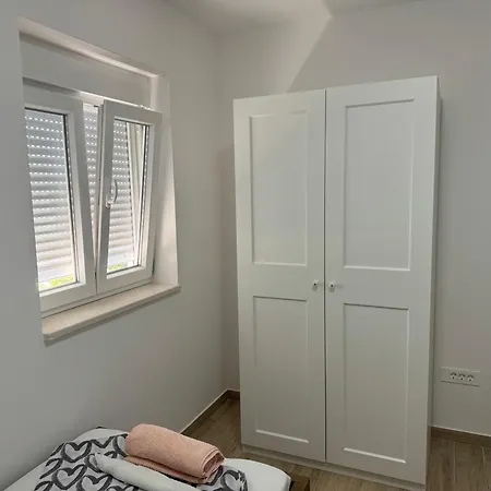 Na Katu Bijele Kuce Mandre